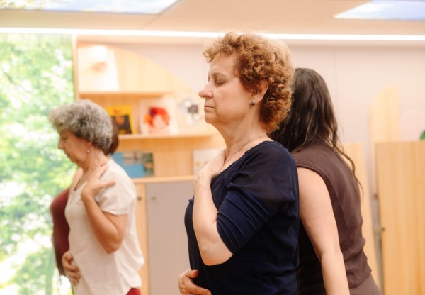 Un respiro en el hospital: sesiones gratuitas de yoga oncológico para adultos/as y niños/as's header image