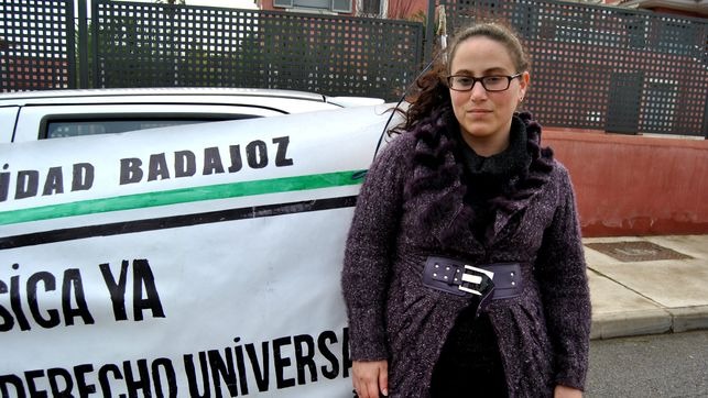 “No me niego a pagar una vivienda, pero no tengo ingresos”. A Jennifer, vecina de Suerte de Saavedra, la pueden desahuciar.