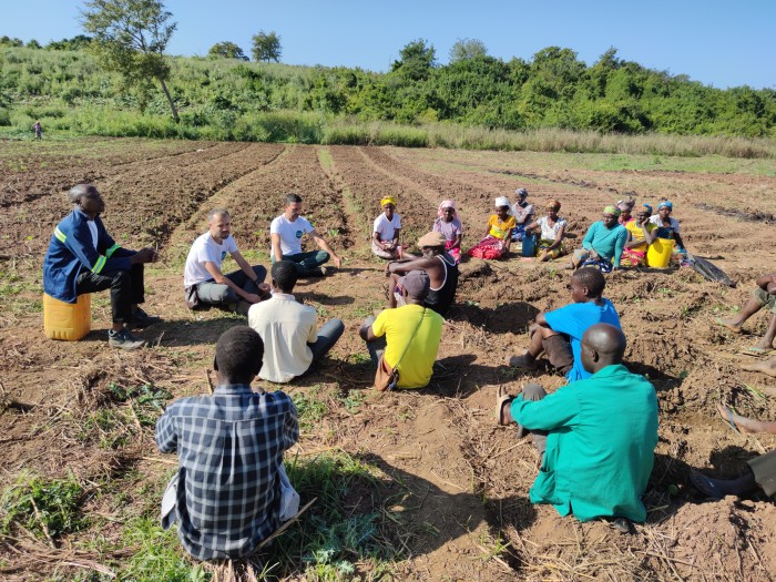 reunion-agricultores-azadaverde.jpg